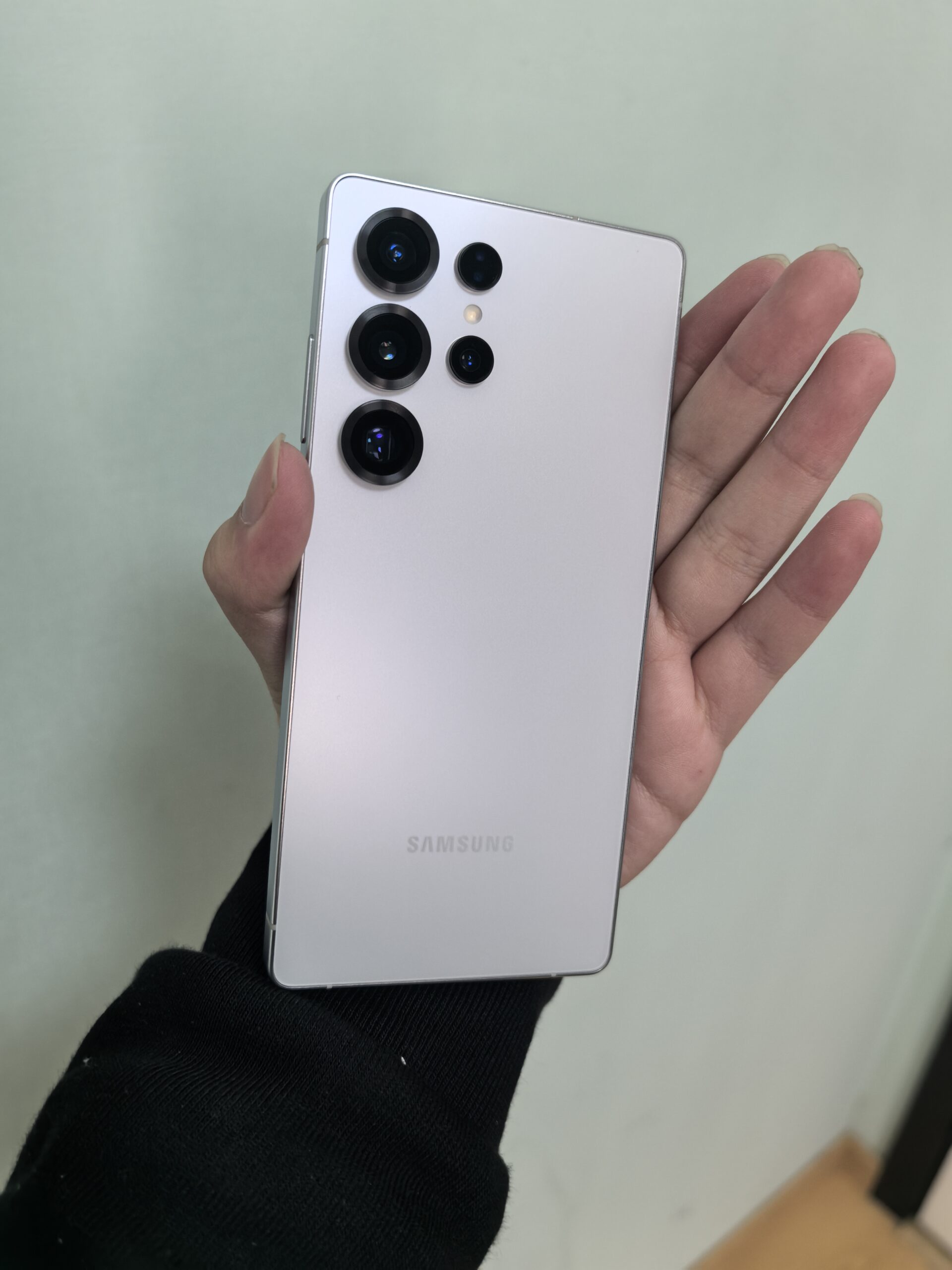 Galaxy S27 Price Leak Explained, Why Samsung’s 2027 Flagship Could Cost Over 1400 Pounds